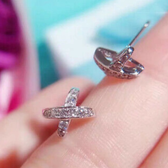 New Sterling silver Unique Stud Earrings - Picture 4 of 6